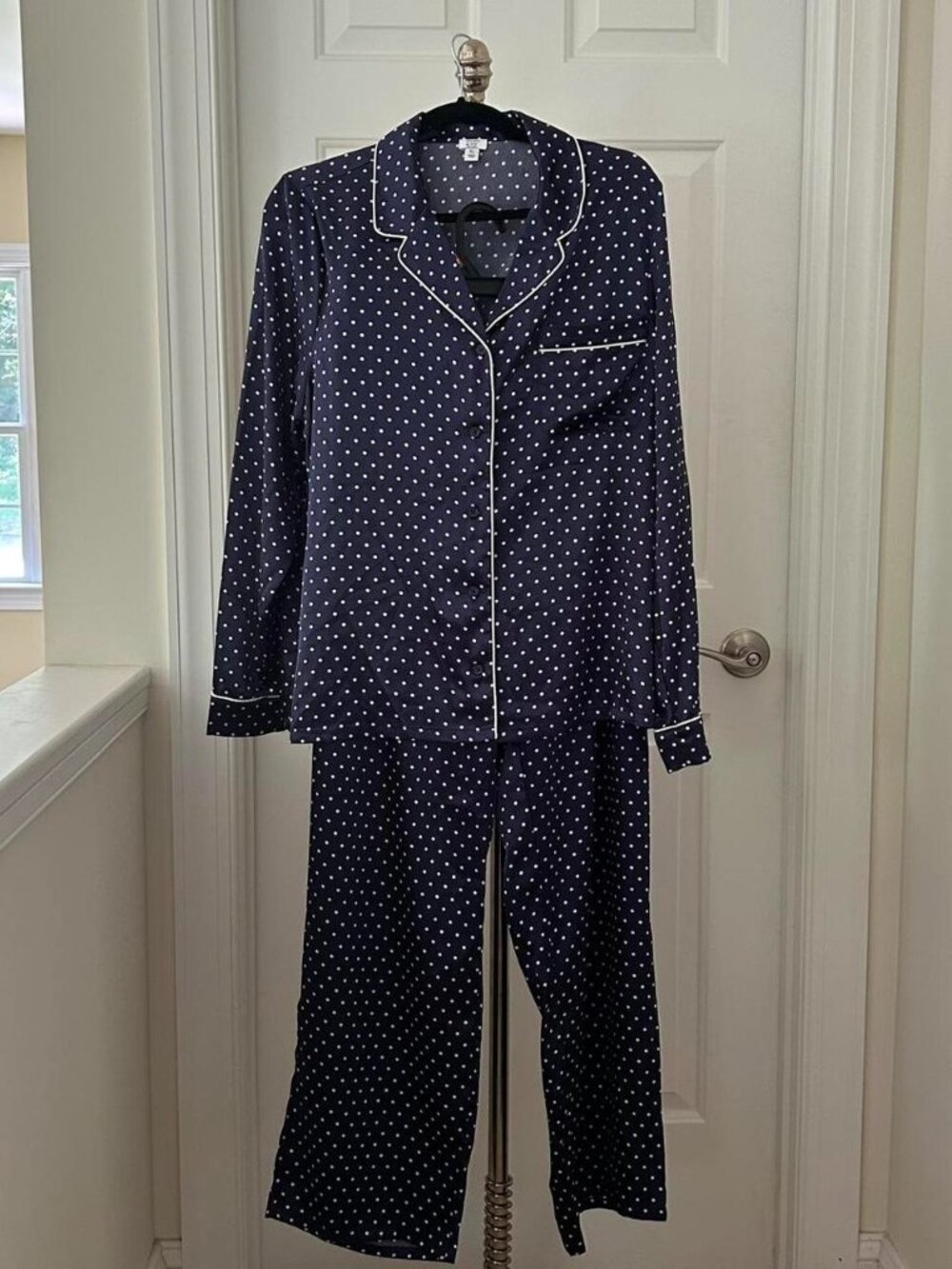 Crown & Ivy Navy blue and white polka dot pajama set with white piping and bow